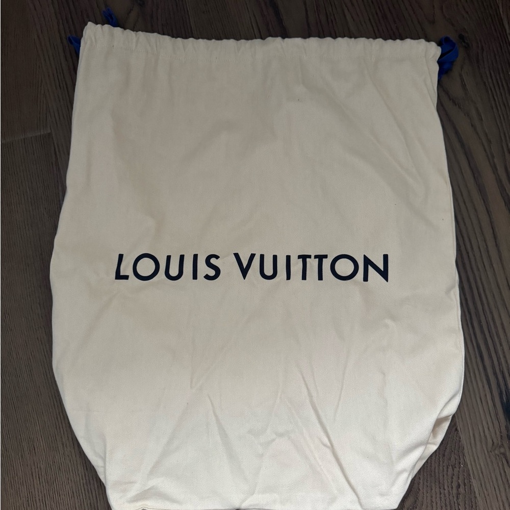 Louis Vuitton Classic Monogram Crossbody Bag - Picture 9 of 10